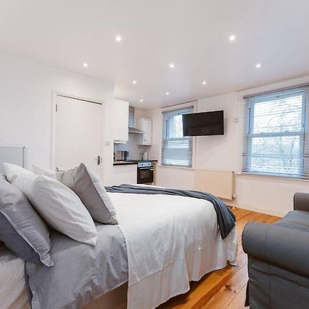 Your Lovely Studio Flat- West3 ลอนดอน ภายนอก รูปภาพ