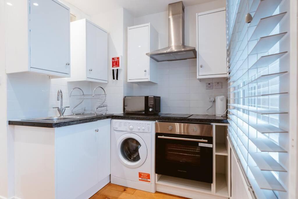 Your Lovely Studio Flat- West3 ลอนดอน ภายนอก รูปภาพ