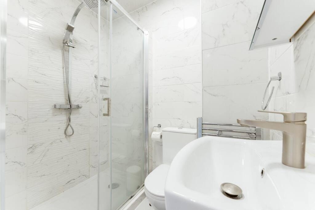 Your Lovely Studio Flat- West3 ลอนดอน ภายนอก รูปภาพ